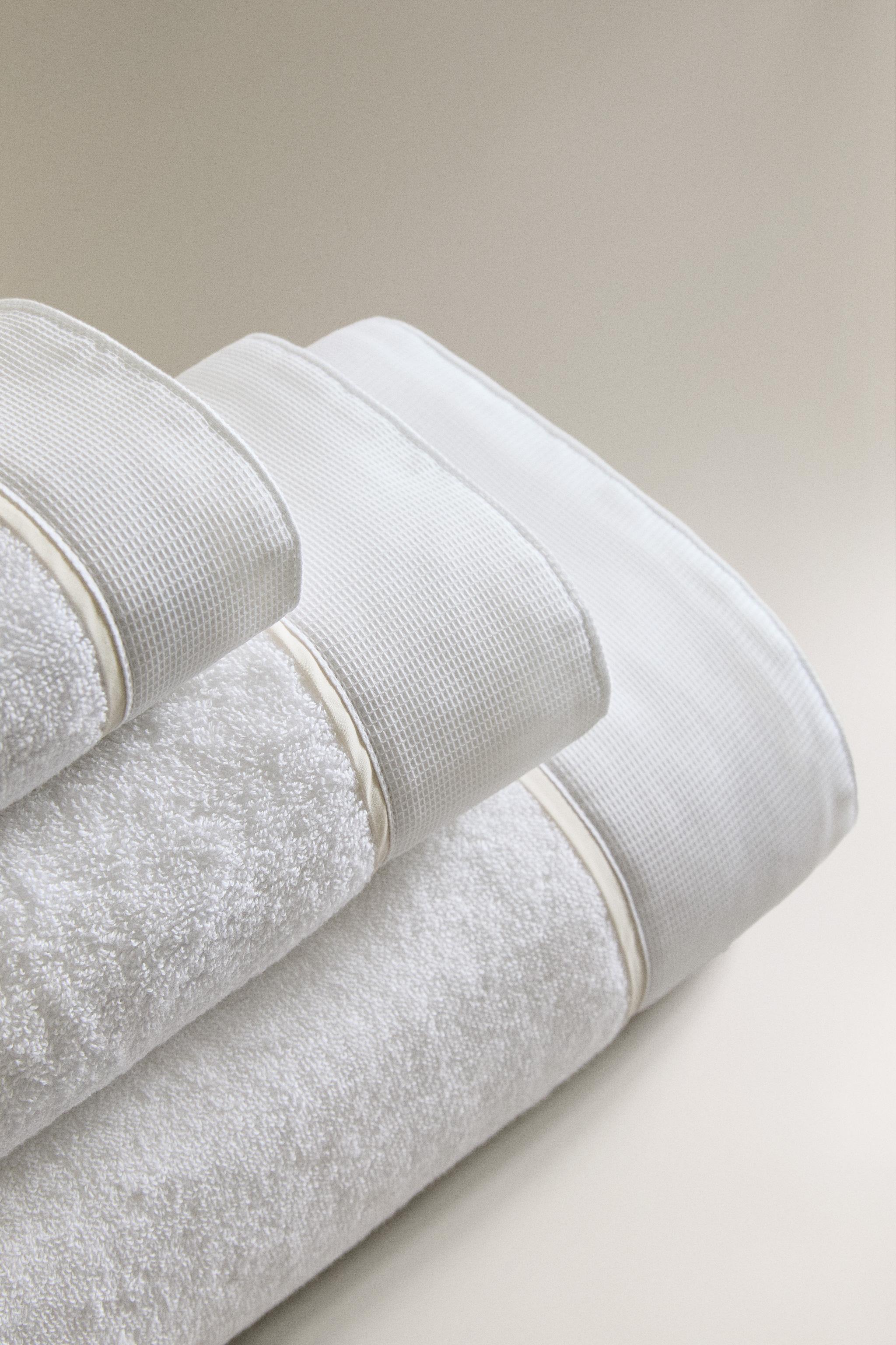 BATH TOWEL WITH PIQUÉ BAND